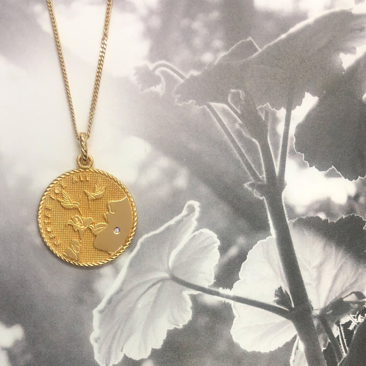 Nectar for all pendant necklace in GOLD